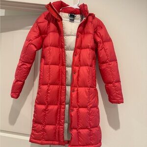 The North Face Metropolitan Women's Red 550 Fill Power Down Puffer Coat